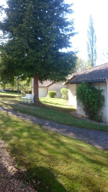 Hotel Restaurant Le Manguier Peyrat-de-Bellac Exterior foto